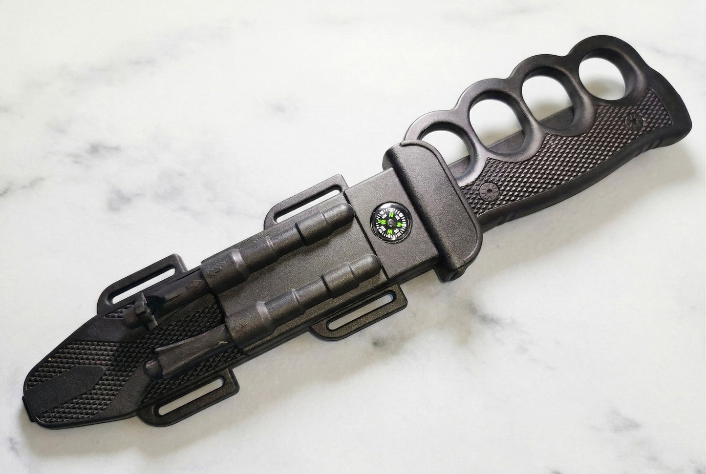 Cuchillo de Supervivencia Táctico "Iron Fist" con Kit de Emergencia