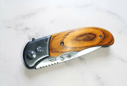 Navaja Plegable "Vintage Hunter" con Mango de Madera Veteada