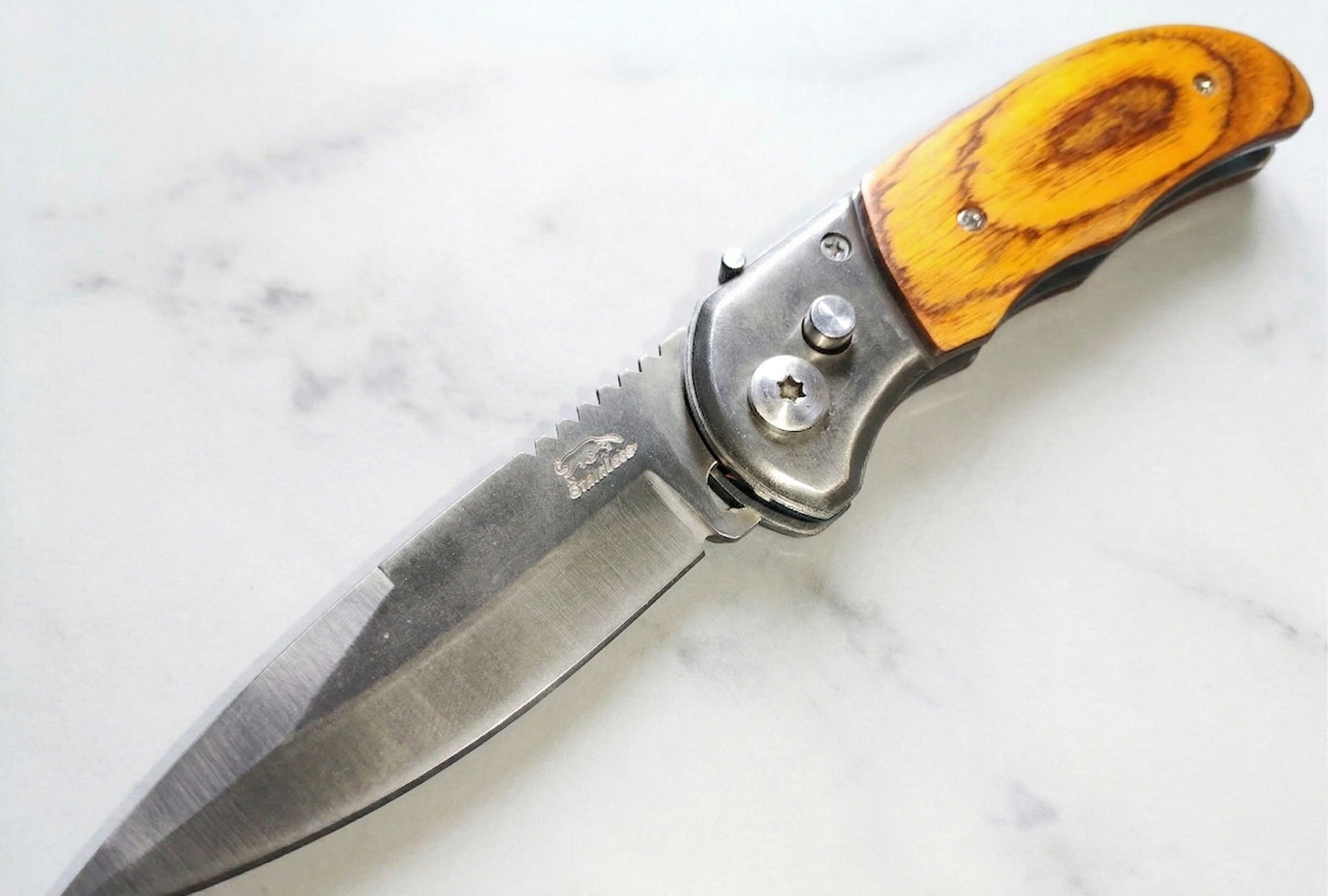 Navaja Plegable "Vintage Hunter" con Mango de Madera Veteada